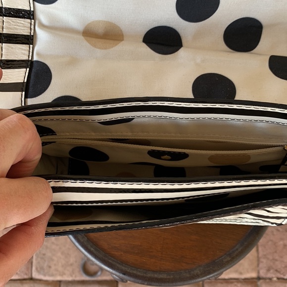 Kate Spade ♠️ Cream and Black Patent shoulder or cross body - Picture 4 of 12